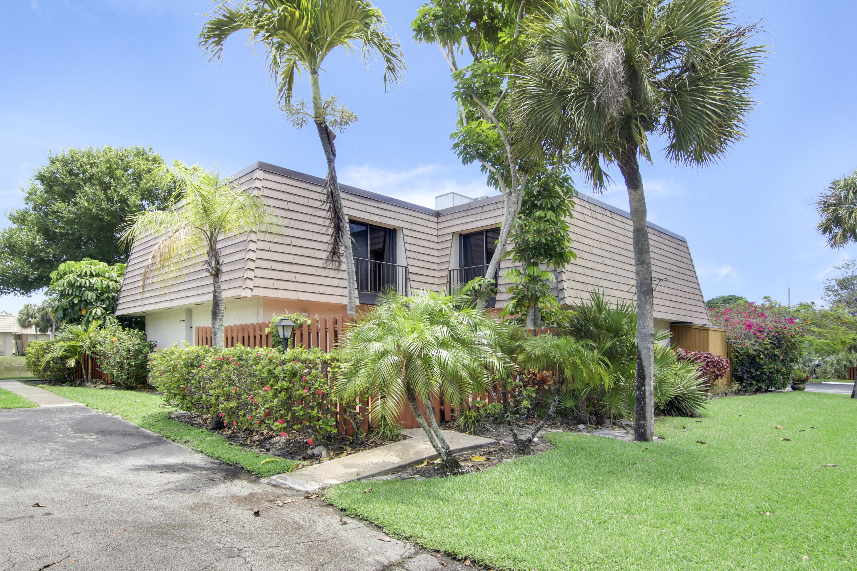 JUPITER LAKES TOWNHOMES - Residential