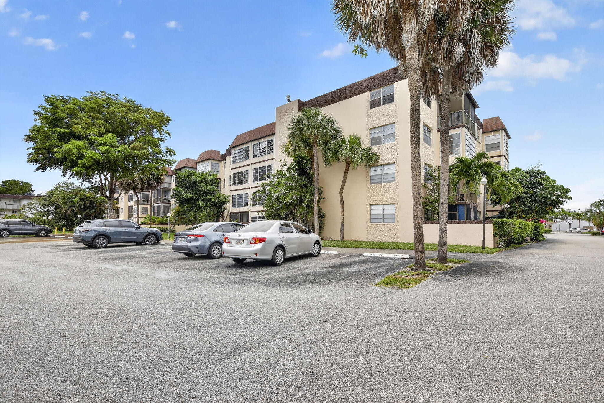 OMEGA CONDO NO 4 - Residential