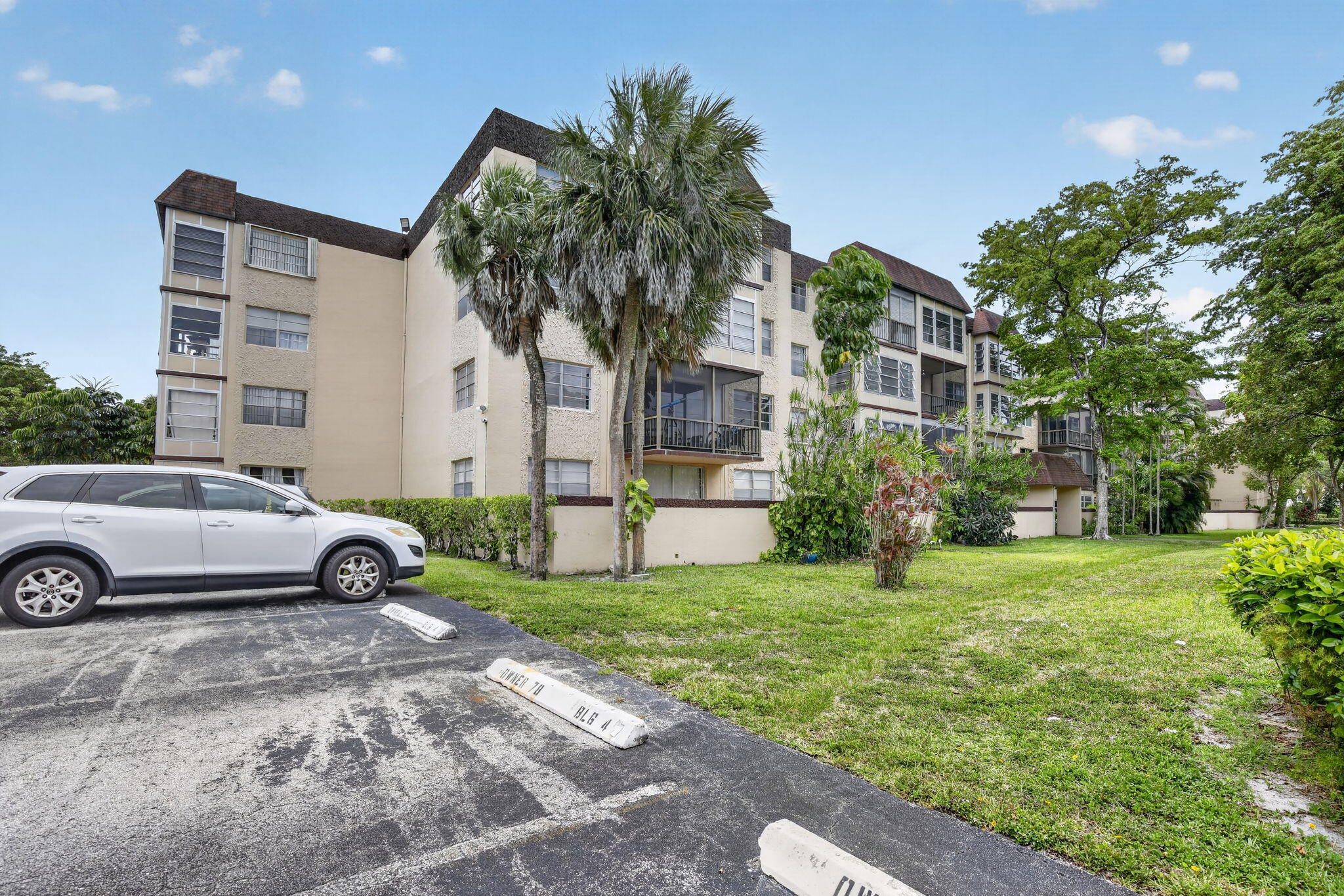 OMEGA CONDO NO 4 - Residential