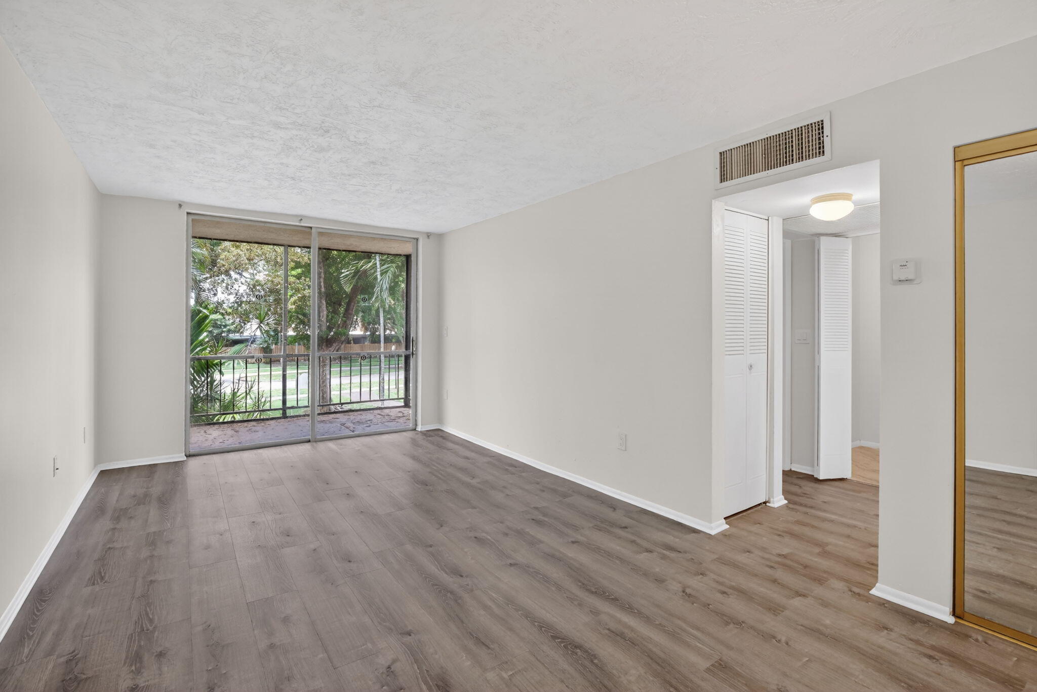 OMEGA CONDO NO 4 - Residential
