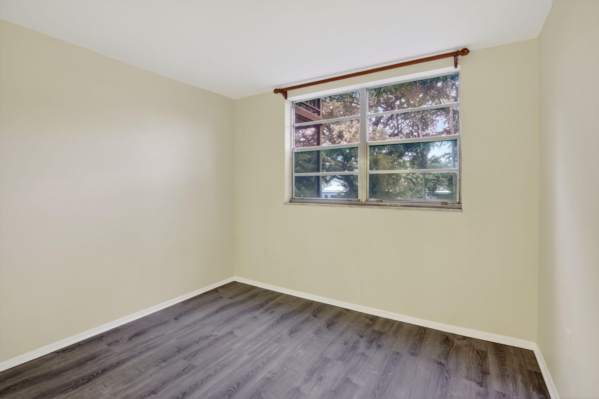 OMEGA CONDO NO 4 - Residential