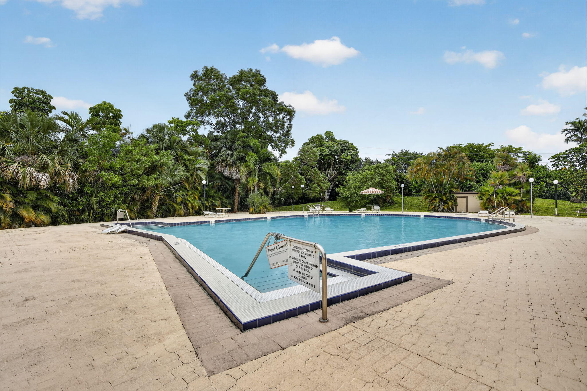 OMEGA CONDO NO 4 - Residential