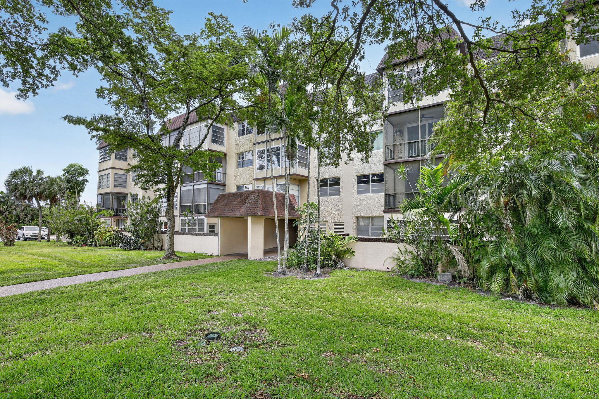 OMEGA CONDO NO 4 - Residential