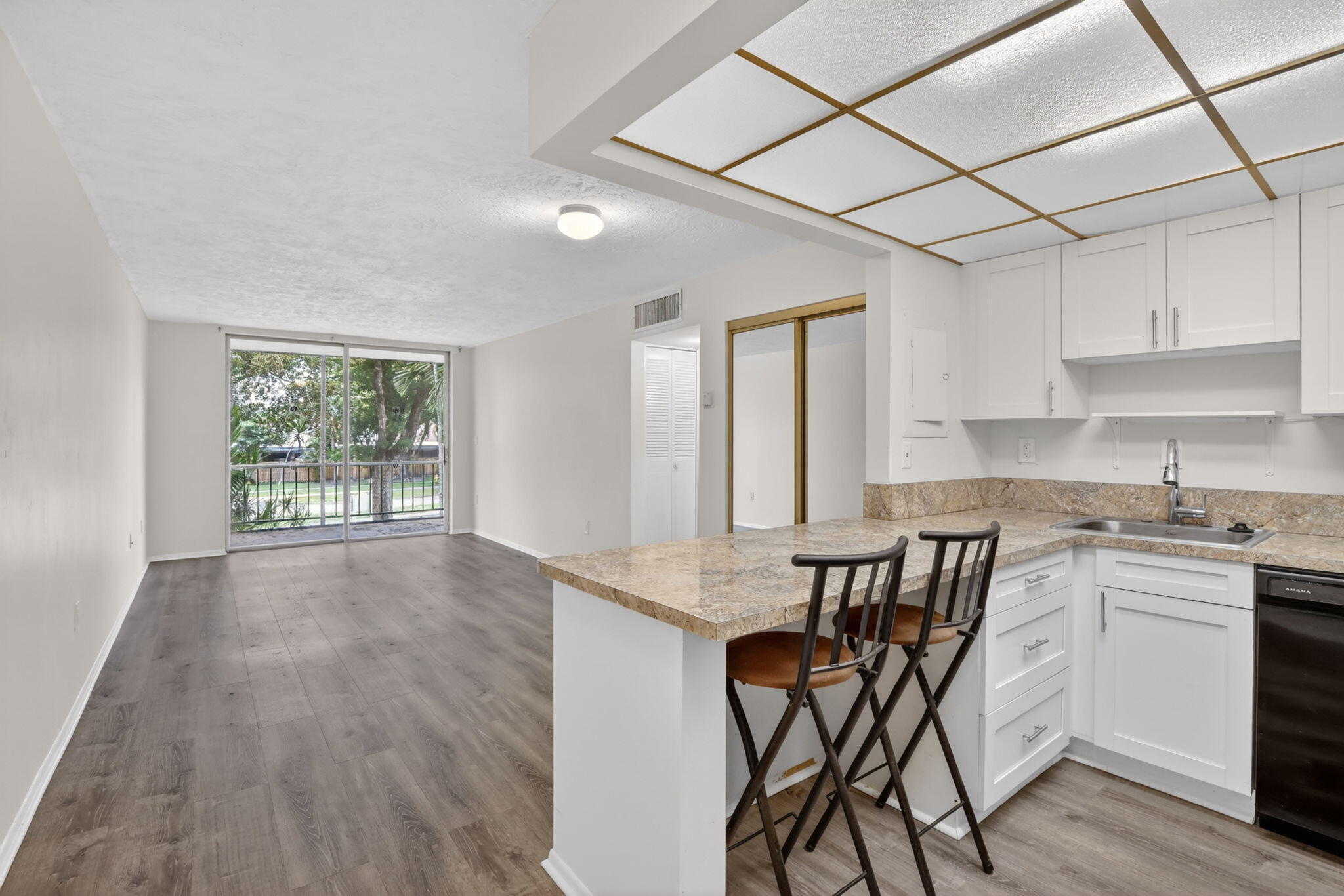 OMEGA CONDO NO 4 - Residential