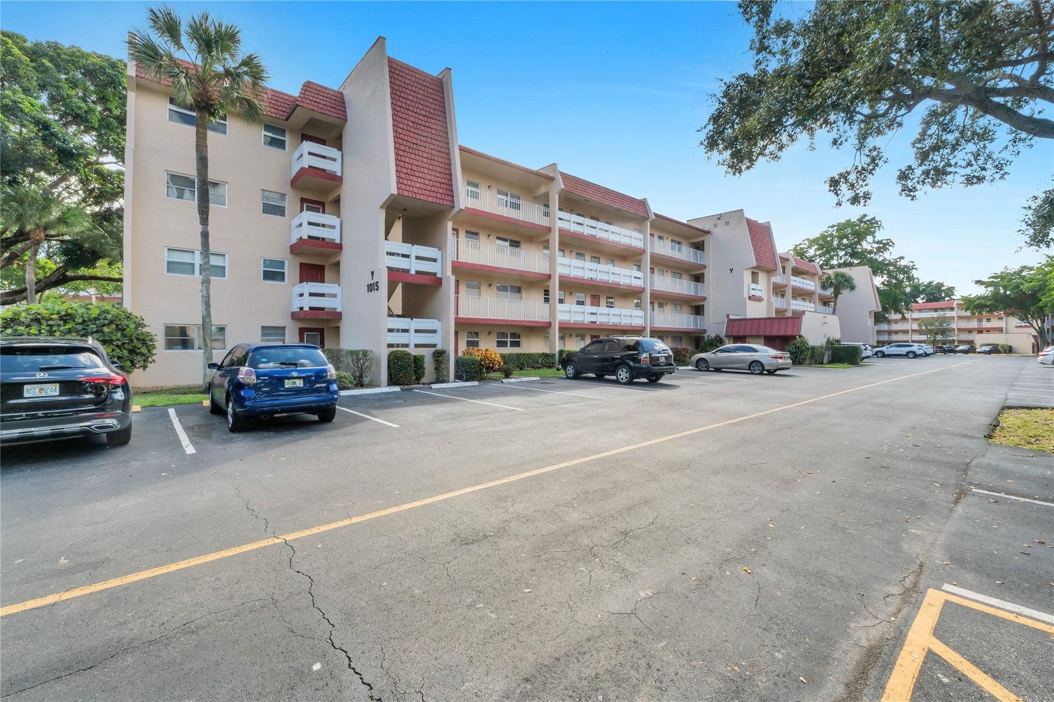 Oriole Golf & Tennis Club - Residential