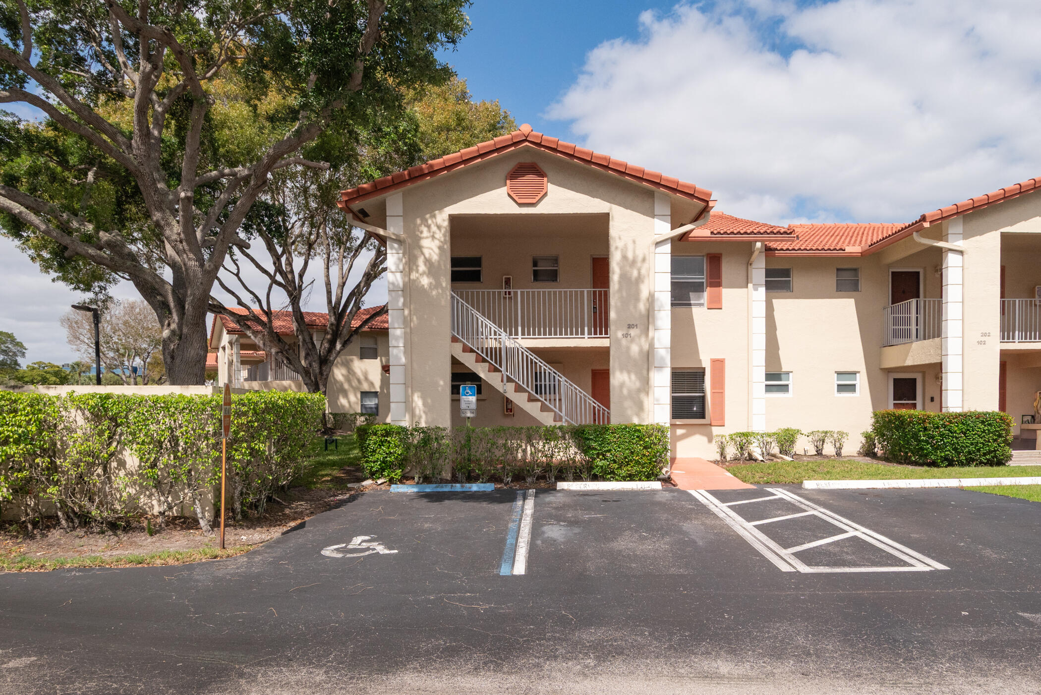 GOLFSIDE II CONDO - Residential
