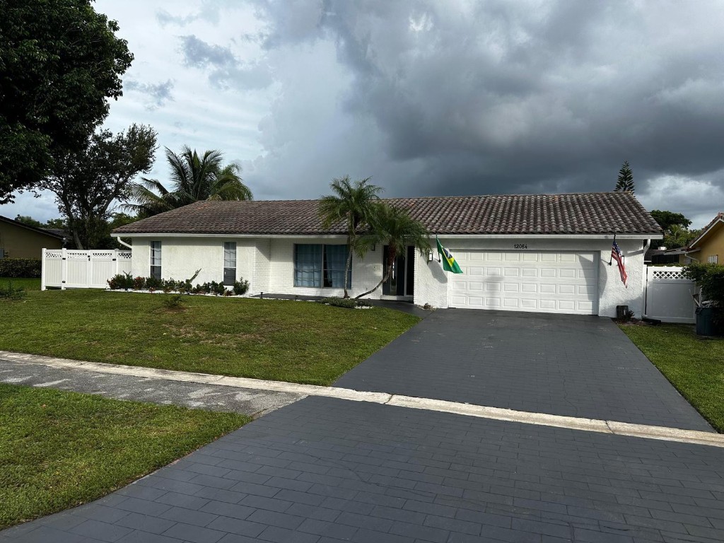 SELLER IS OFFERING UP TO $10,000.00 TOWARDS BUYER'S CLOSING COSTS. THIS IS A BEAUTIFUL AND SPACIOUS 4/2 POOL HOME. FULLY RENOVATED, NEW KITCHEN, BATHROOMS, FLOORS, APPLIANCES, WASHER AND DRYER. FABULOUS CLEAN PROPERTY TO MOVE RIGHT INTO IT. VERY NICE LOOK, HIGH QUALITY FINISH. THIS HOME IS CENTRALLY SITUATED IN A DESIRABLE NEIGHBORHOOD. POOL WAS RESURFACED IN 2019. POOL AND PATIO DECK INSTALLED IN 2024. NEW AC UNIT INSTALLED IN 2023. SELLER IS VERY MOTIVATED!!!