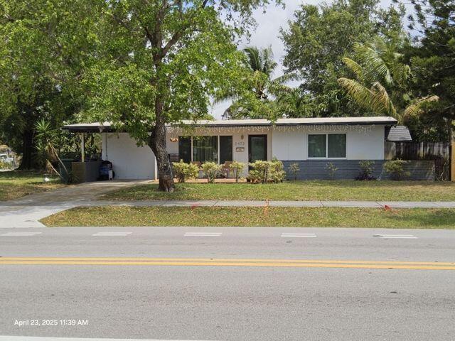 **MULTIPLE OFFER SITUATION, BRING HIGHEST AND BEST**OVER 80K IN RECENT UPGRADES! COMPLETELY REMODELED 3 BED 2 BATHROOM HOME WITH OVERSIZED MASTER SUITE FEATURING NEW BATHROOM AND HUGE WALK IN CLOSET AND BRAND NEW MINI SPLIT AC. NEW PAINT INSIDE AND OUT, TOP OF THE LINE STAINLESS APPLIANCES, CENTRAL A/C .  VAULTED WOOD BEAM CEILNGS, ALL NEW VINYL WOOD PLANK FLOORING THROUGHOUT, TANKLESS WATER HEATER, NEW IMPACT WINDOWS AND DOORS, ALL NEW INTERIOR DOORS, TRIM, VANITY, LIGHTING ETC.... FENCED BACK YARD, BEAUTIFUL CORNER LOT WITH MATURE TREES, 2026 ROOF, BRAND NEW $16K KITCHEN, NEW ELECTRICAL PANEL, JUST TENTED FOR TERMITES.