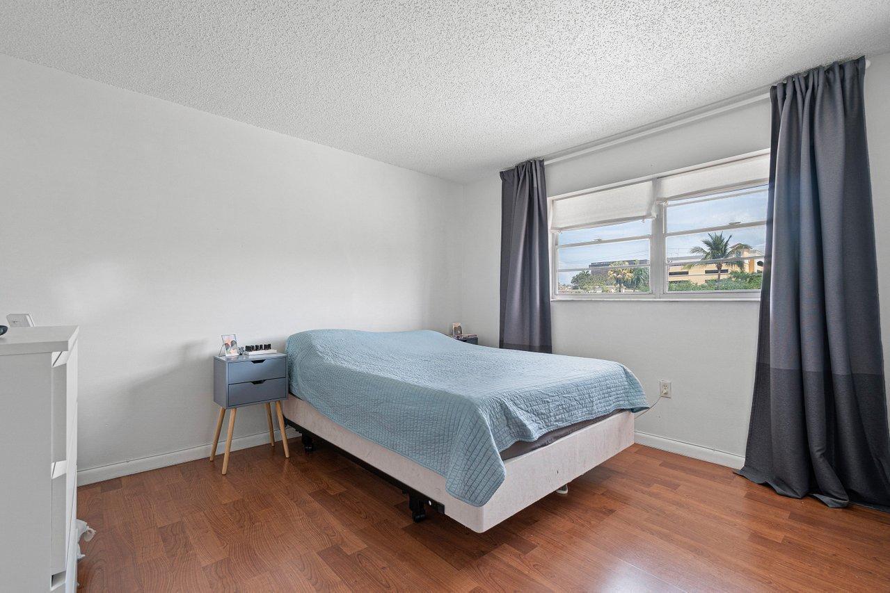 BOCA TOWNE CENTRE CONDO - Residential
