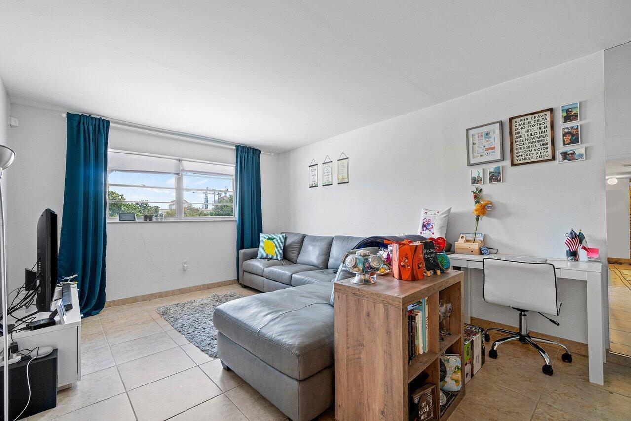 BOCA TOWNE CENTRE CONDO - Residential