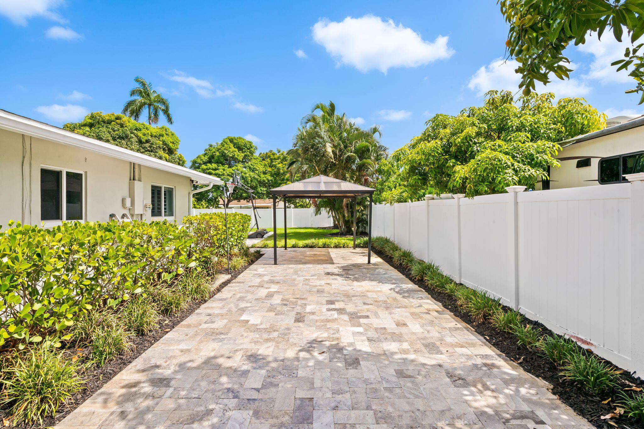 PLANTATION PARK LAKESITES - Residential