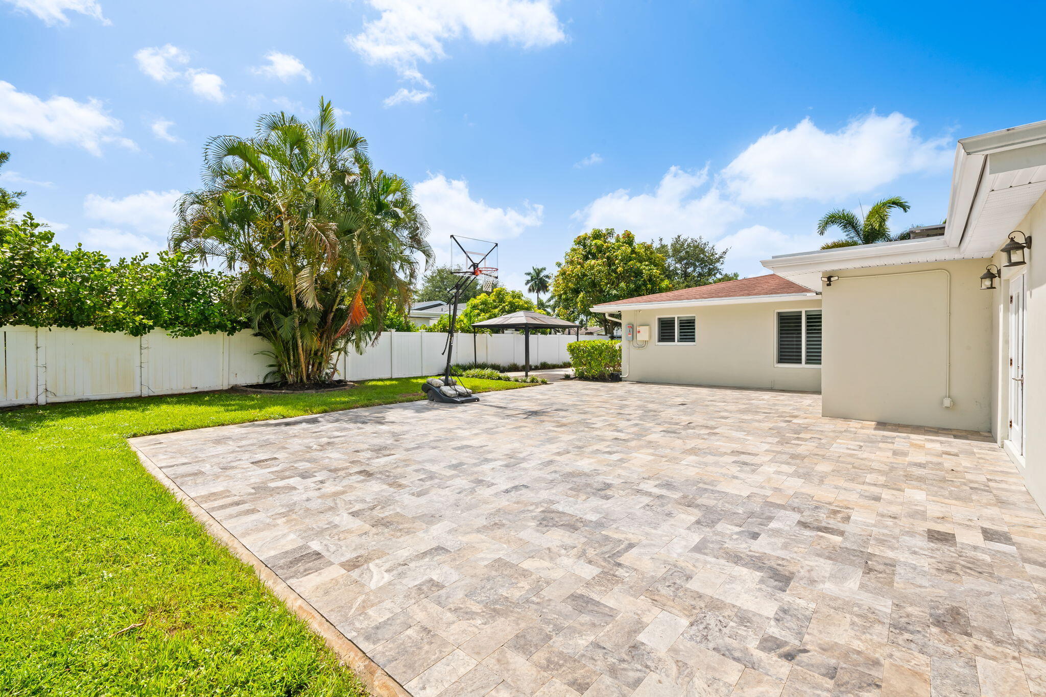 PLANTATION PARK LAKESITES - Residential
