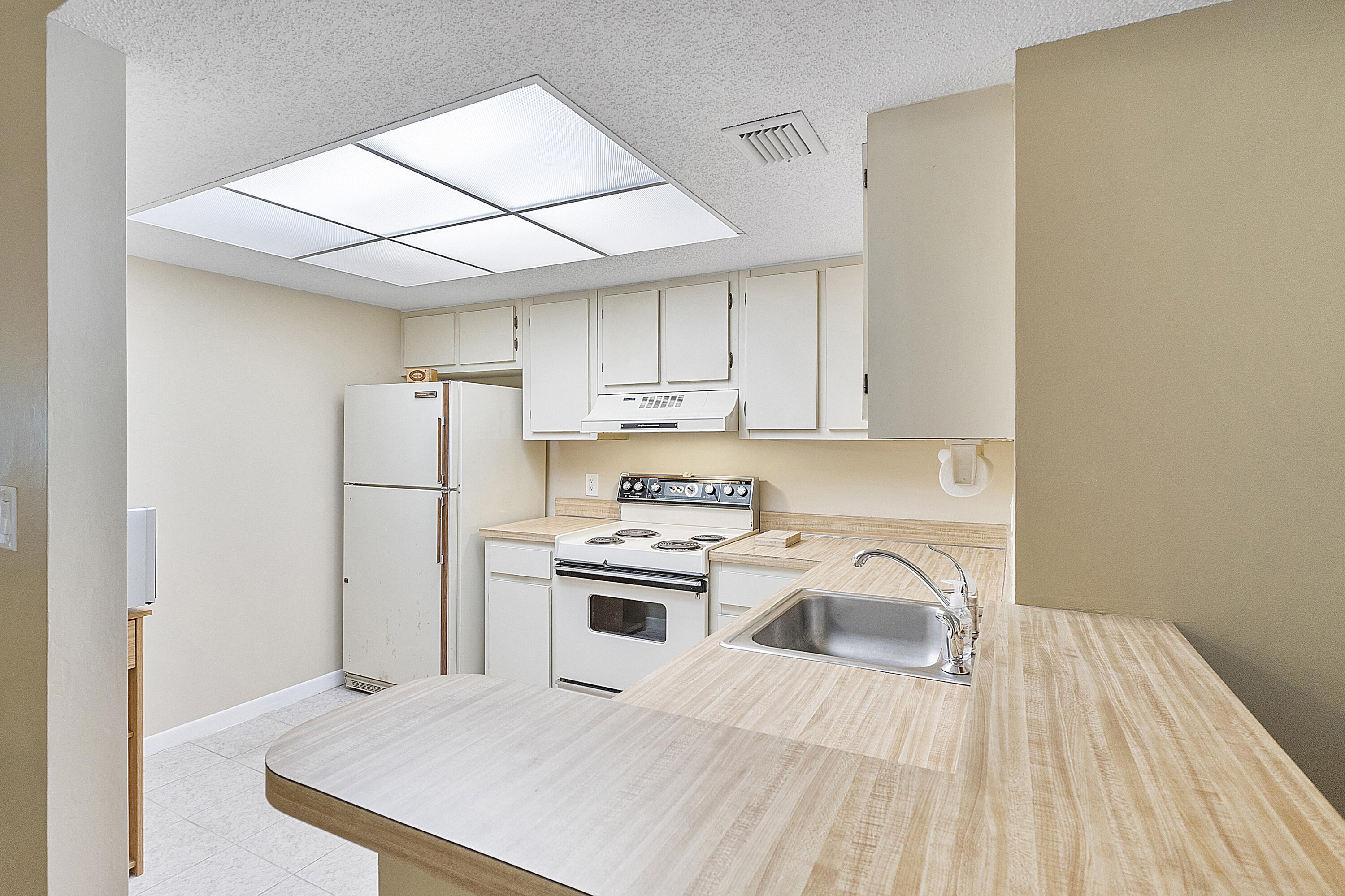 INVERWOOD CONDO - Residential