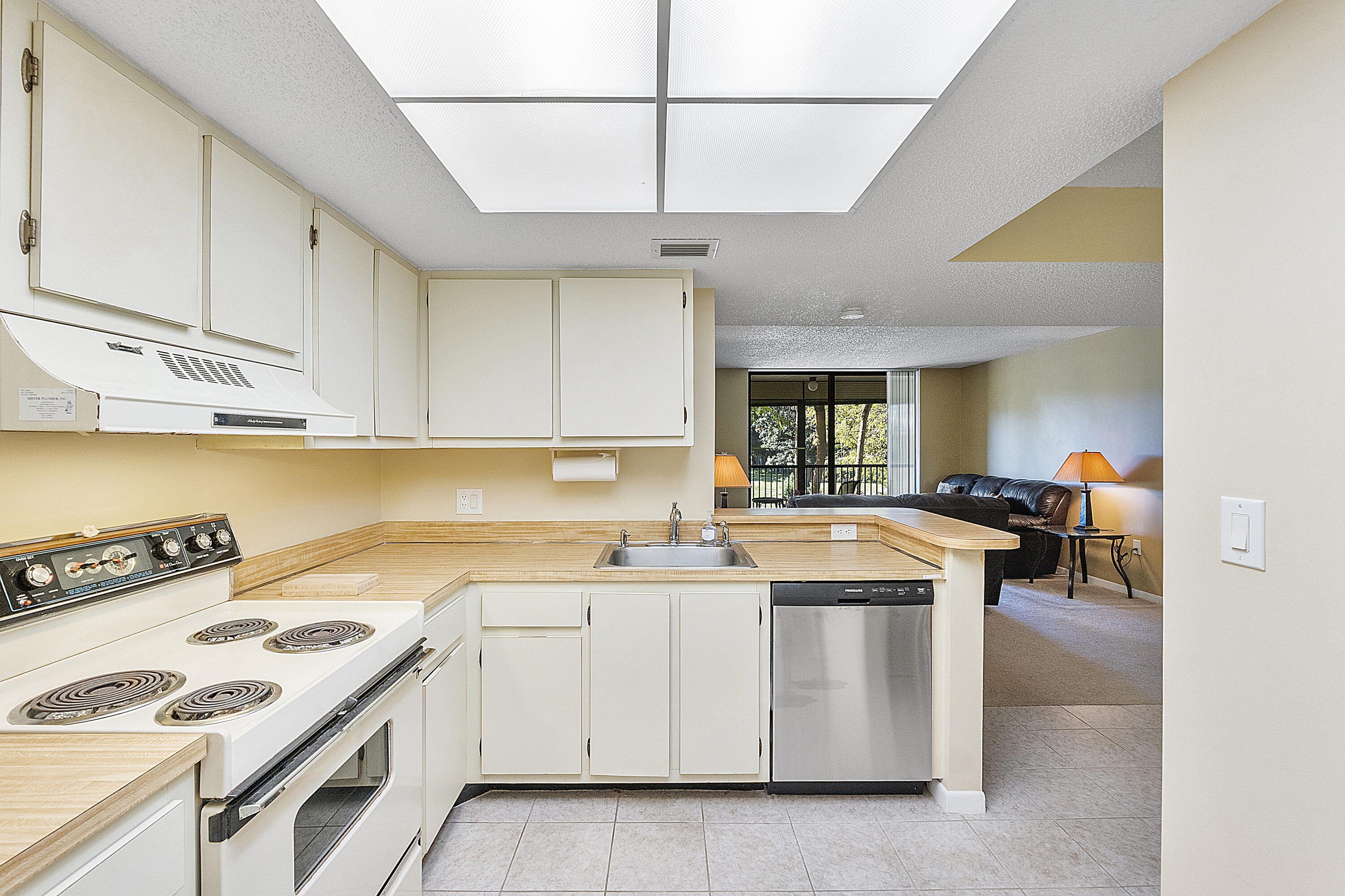 INVERWOOD CONDO - Residential
