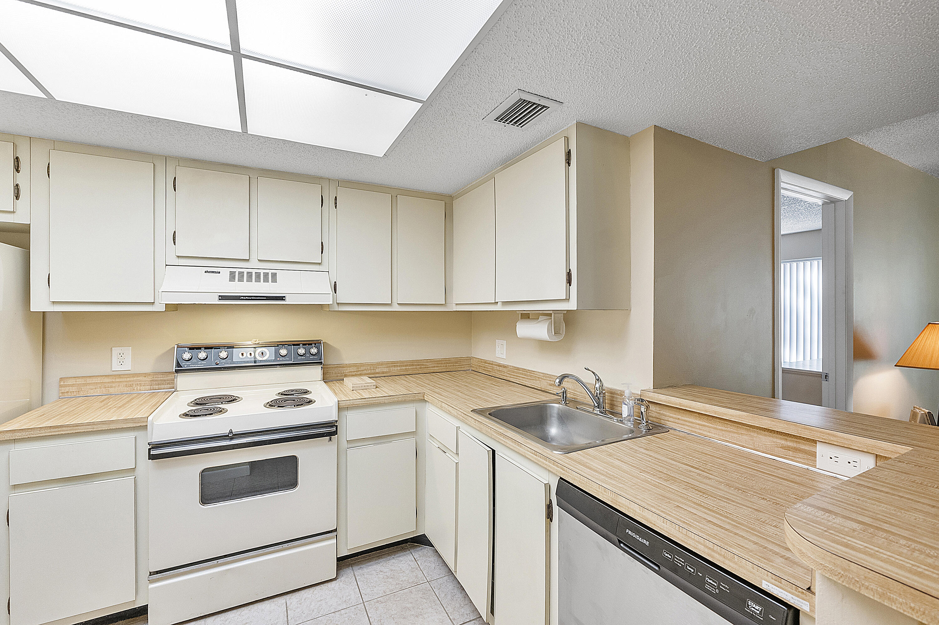 INVERWOOD CONDO - Residential