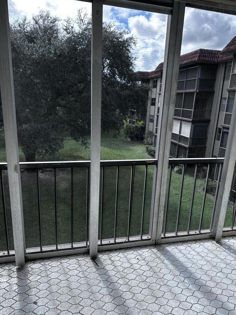 INVERRARY COUNTRY CLUB - Residential Lease