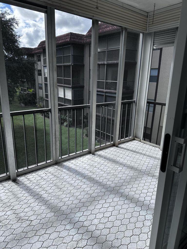 INVERRARY COUNTRY CLUB - Residential Lease