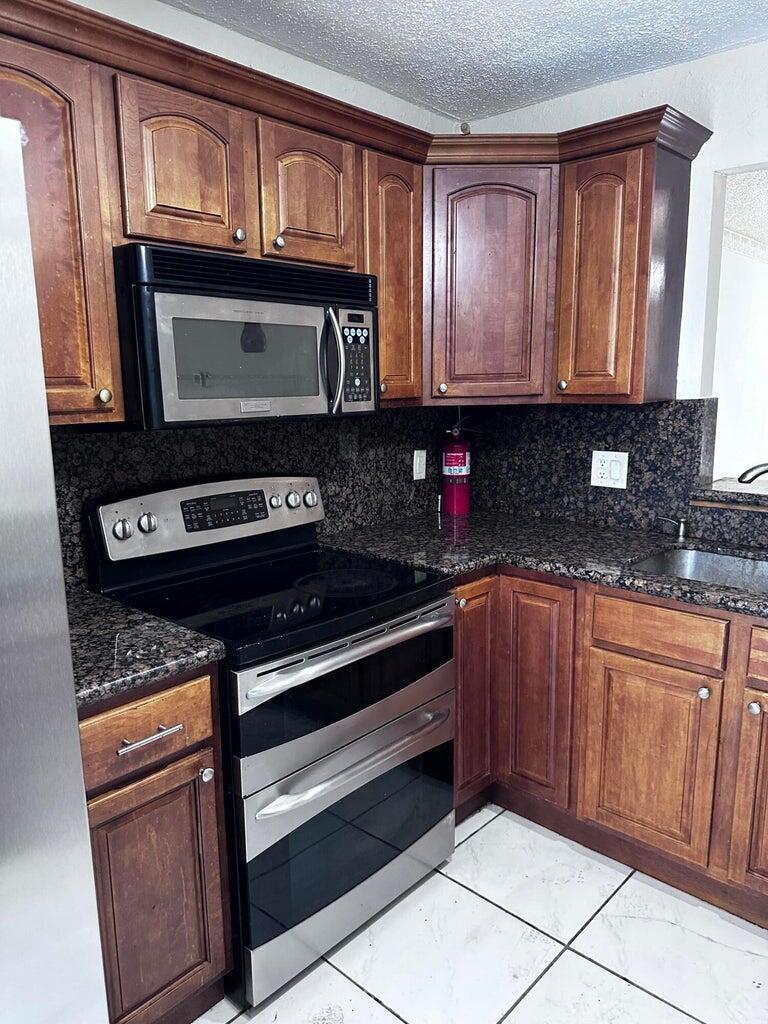 INVERRARY COUNTRY CLUB - Residential Lease