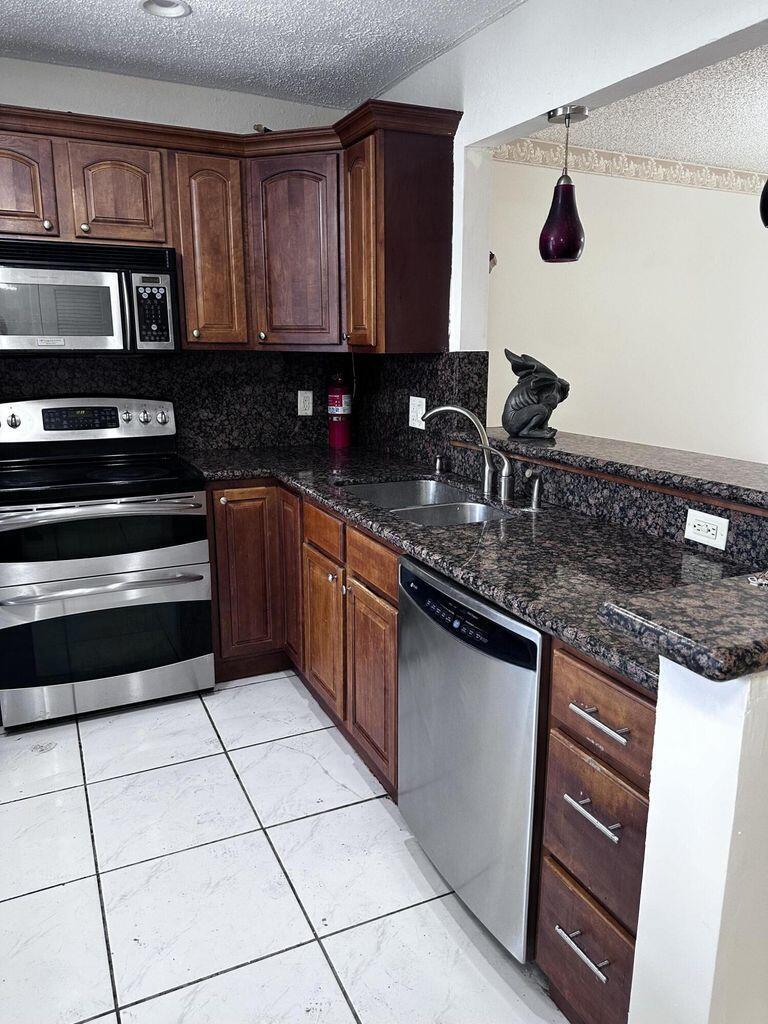 INVERRARY COUNTRY CLUB - Residential Lease