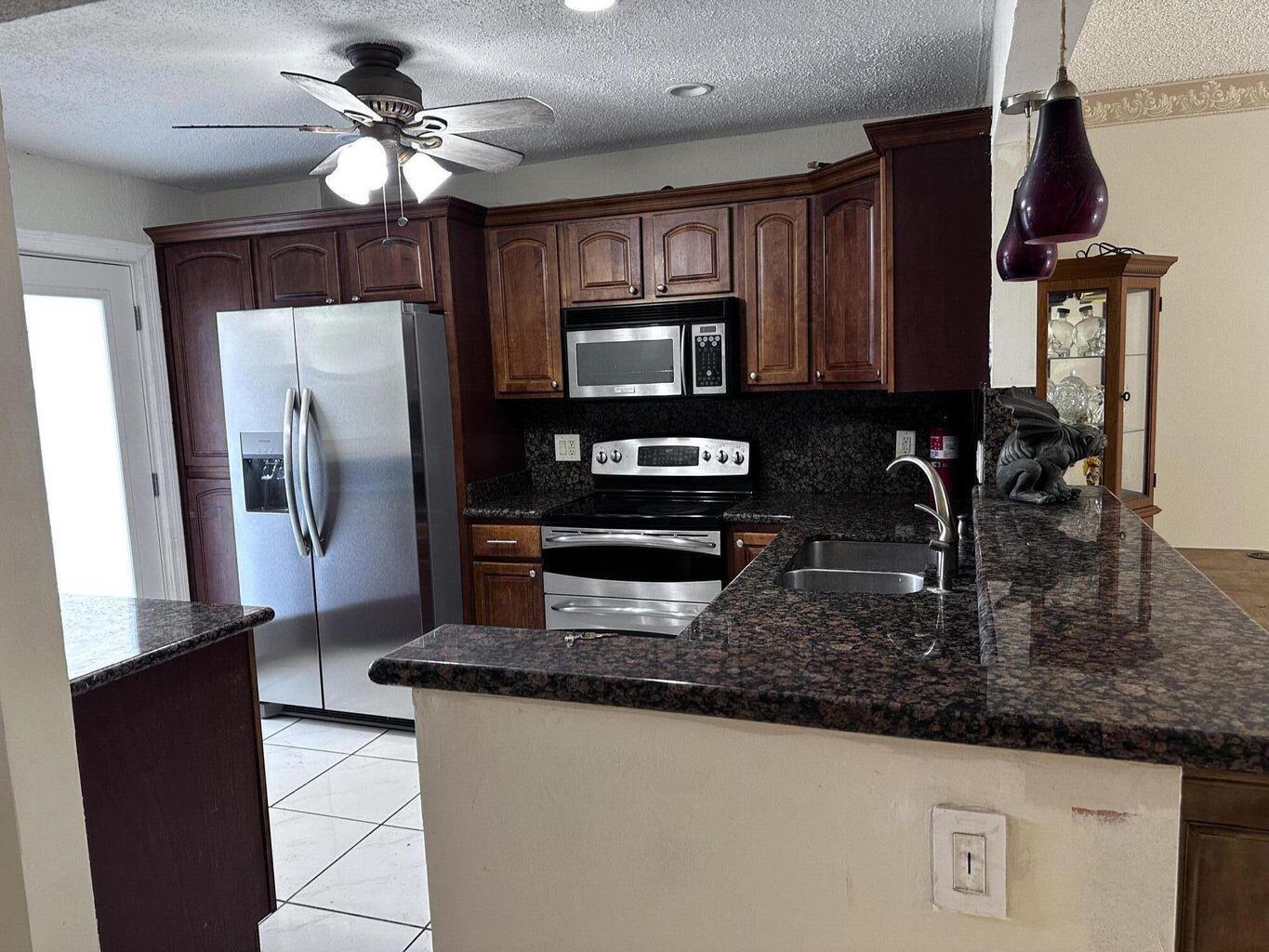 INVERRARY COUNTRY CLUB - Residential Lease