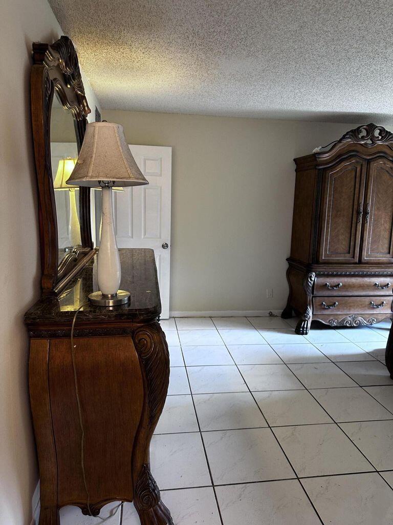 INVERRARY COUNTRY CLUB - Residential Lease
