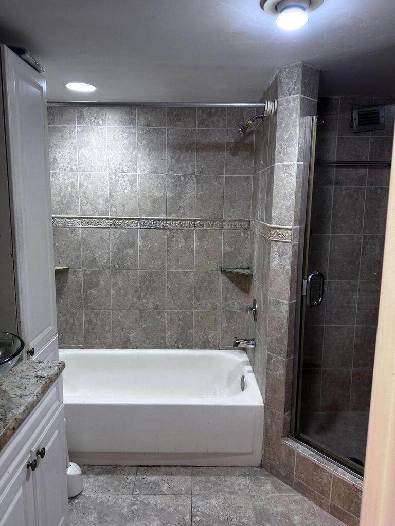 INVERRARY COUNTRY CLUB - Residential Lease