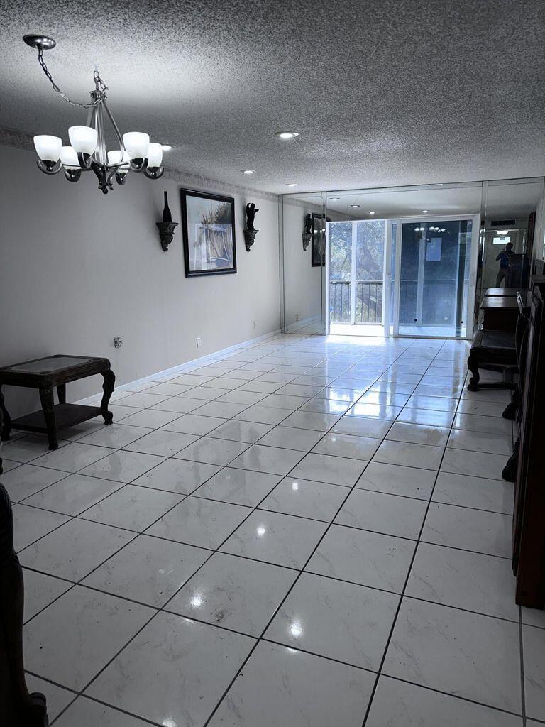 INVERRARY COUNTRY CLUB - Residential Lease