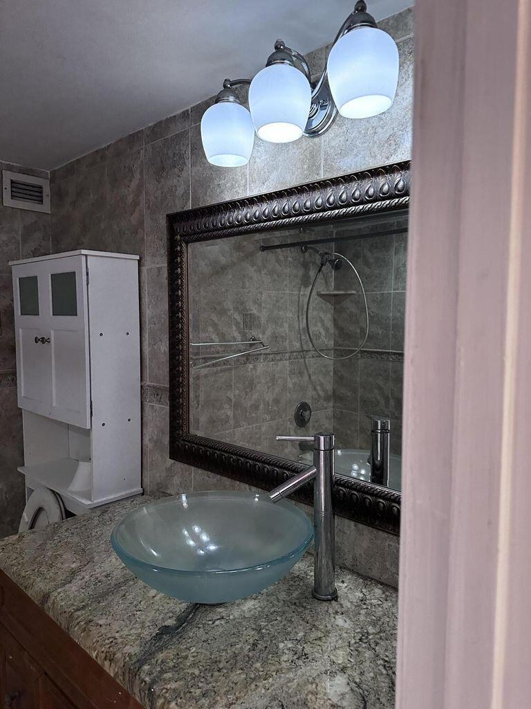 INVERRARY COUNTRY CLUB - Residential Lease