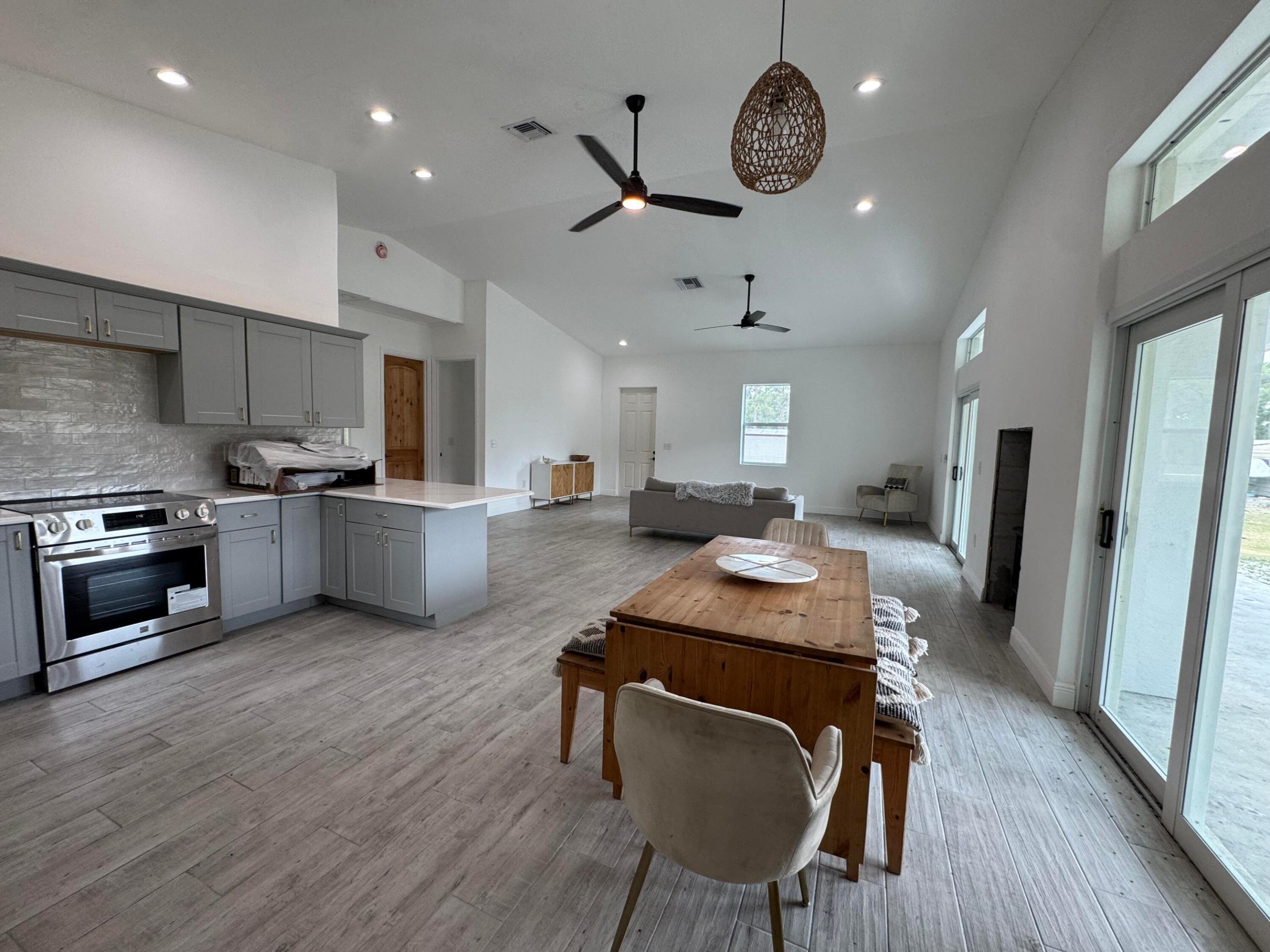 COUNTRY HILLS ESTATES - Residential