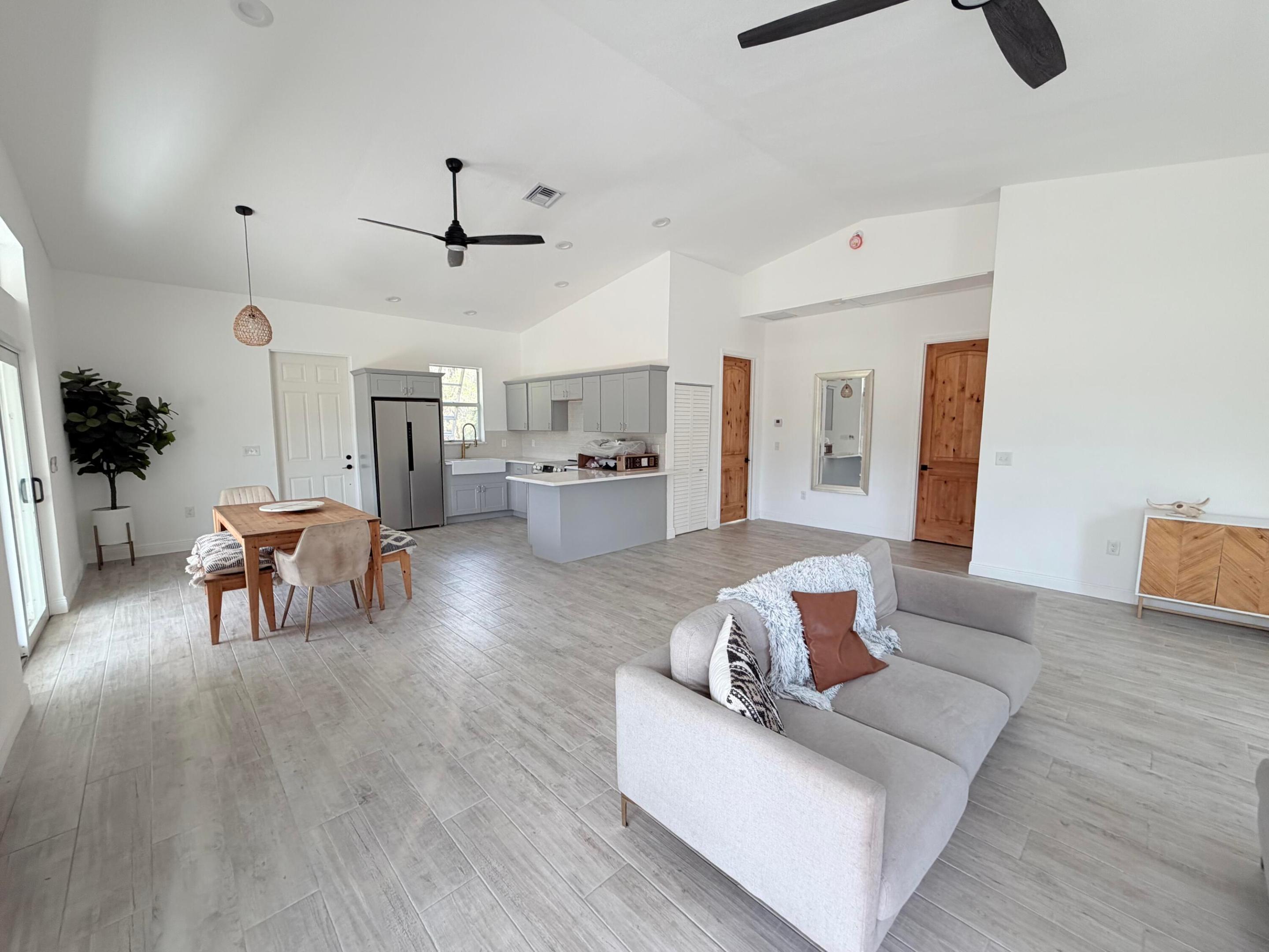 COUNTRY HILLS ESTATES - Residential