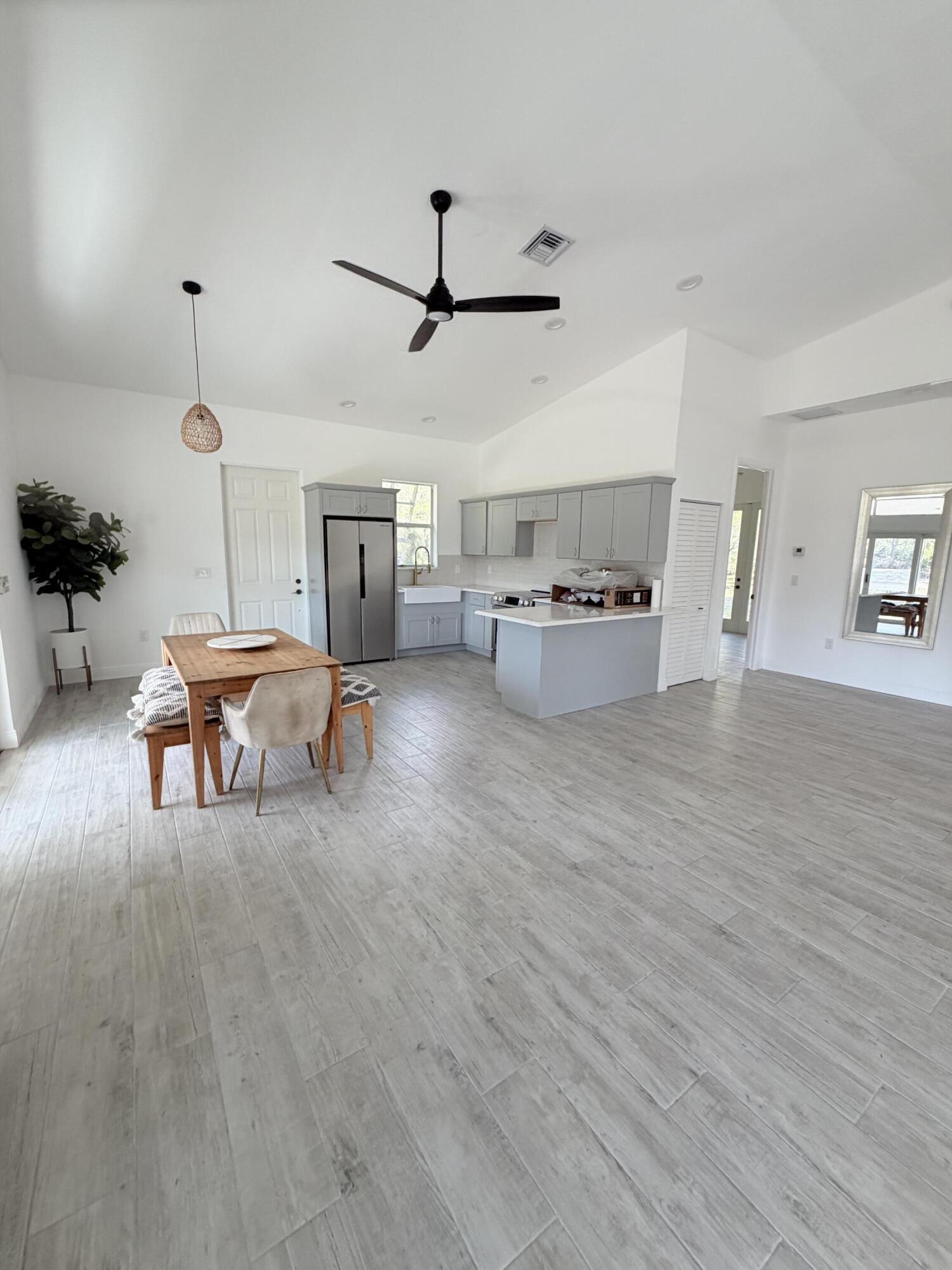 COUNTRY HILLS ESTATES - Residential