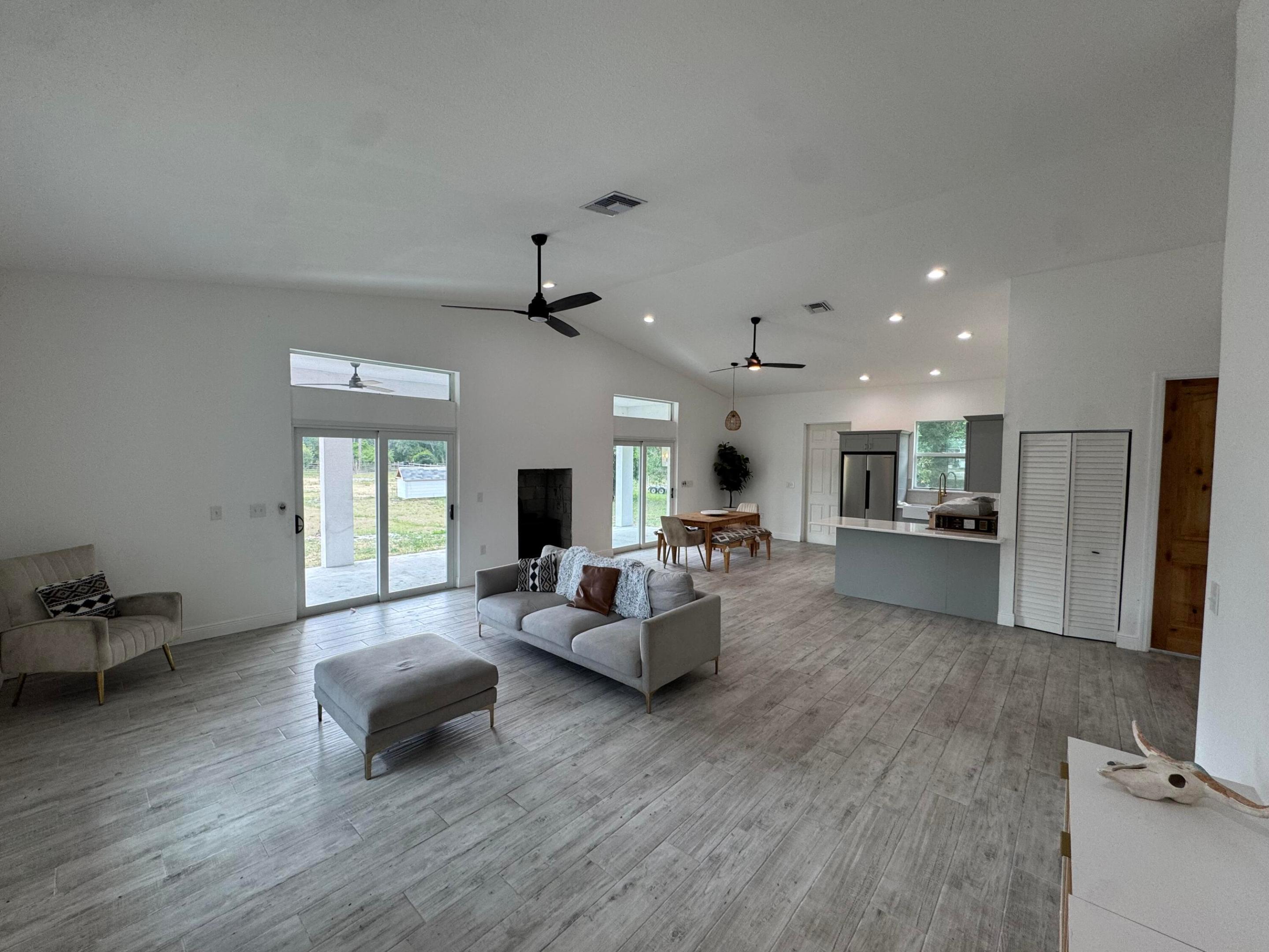 COUNTRY HILLS ESTATES - Residential