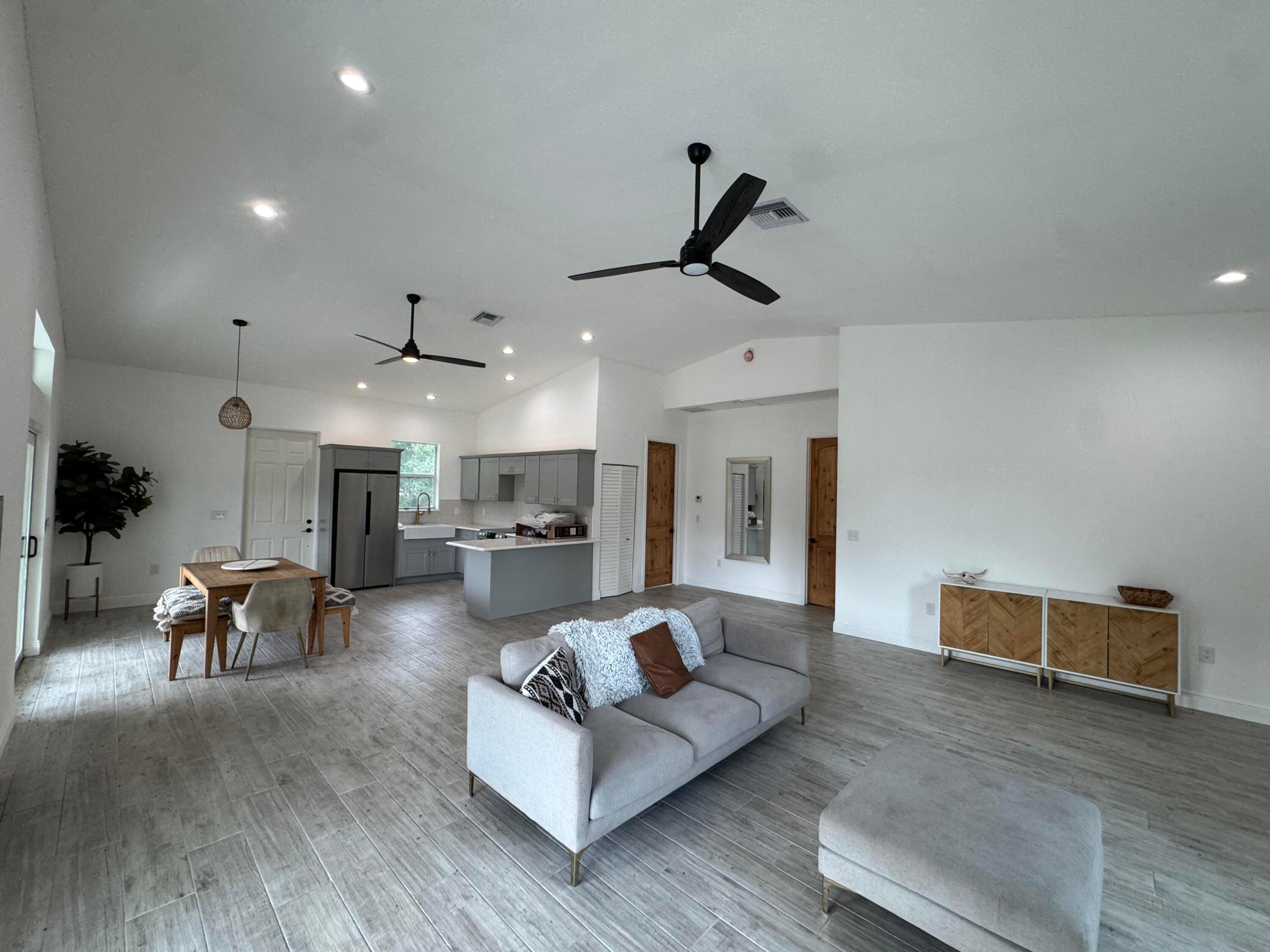 COUNTRY HILLS ESTATES - Residential