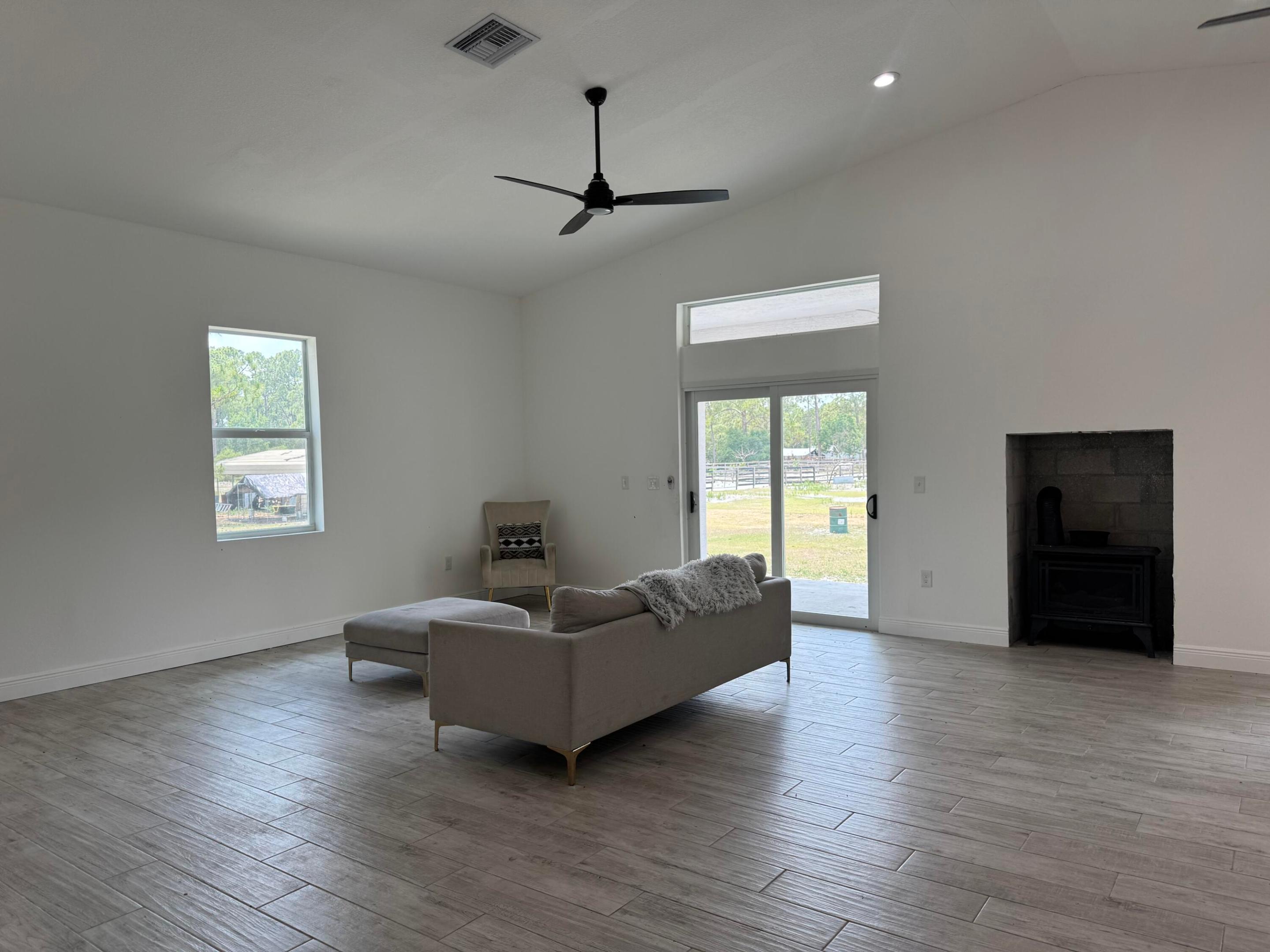 COUNTRY HILLS ESTATES - Residential