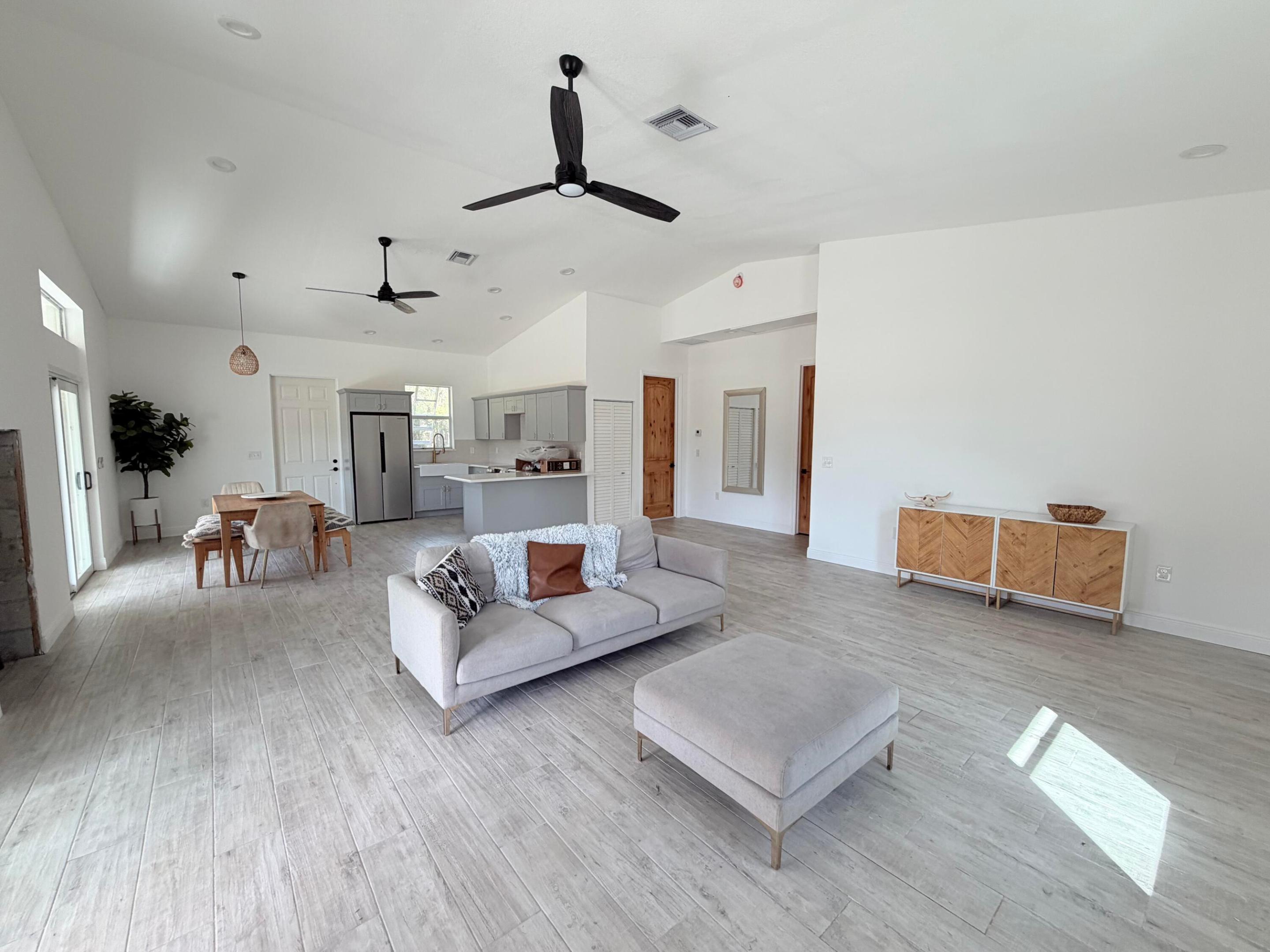 COUNTRY HILLS ESTATES - Residential