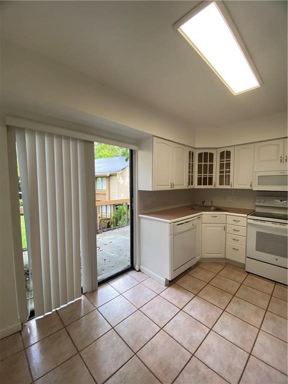WIMBLEDON AT JACARANDA CONDO - Residential Lease