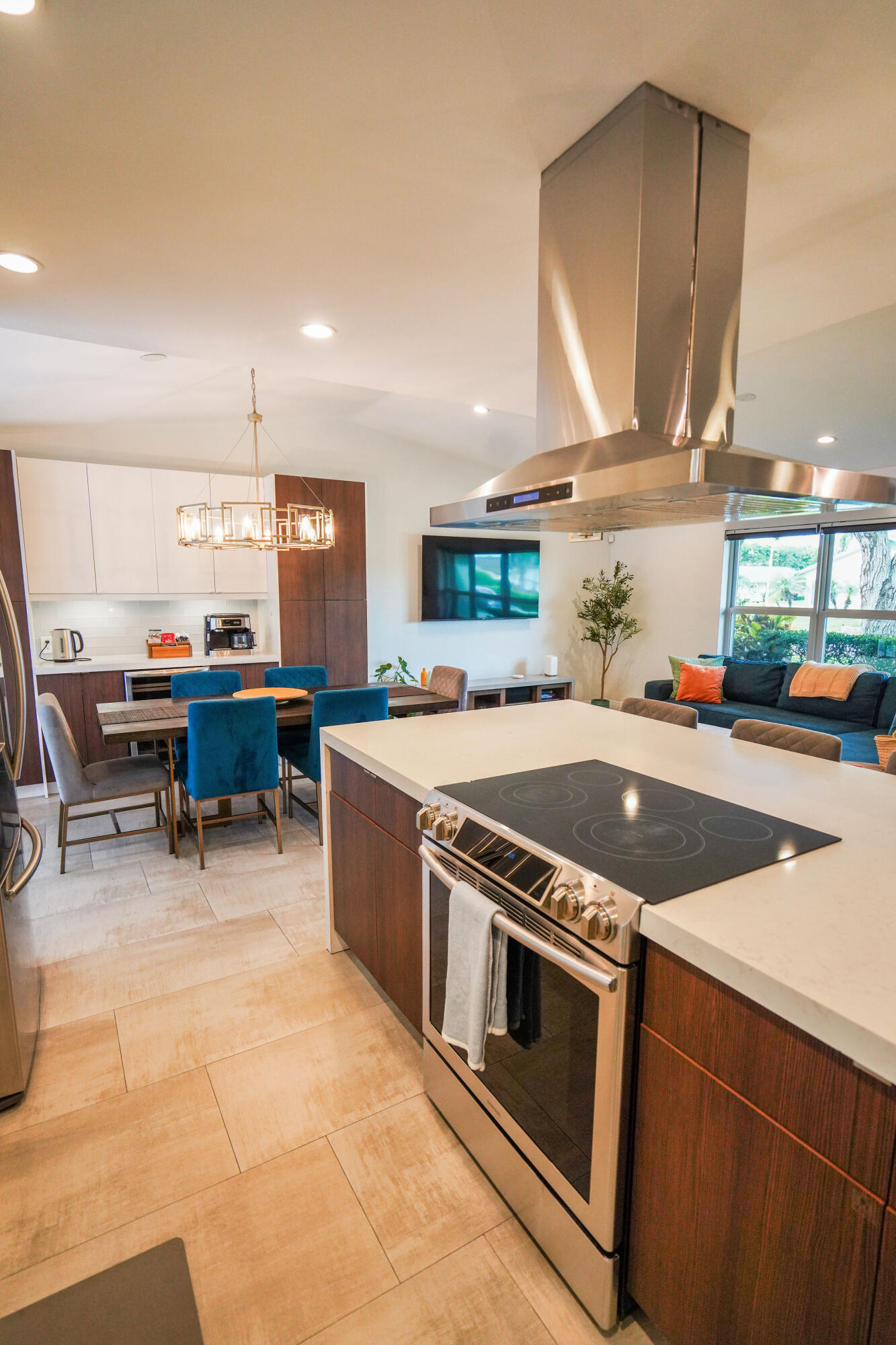 CRYSTAL HEIGHTS - Residential