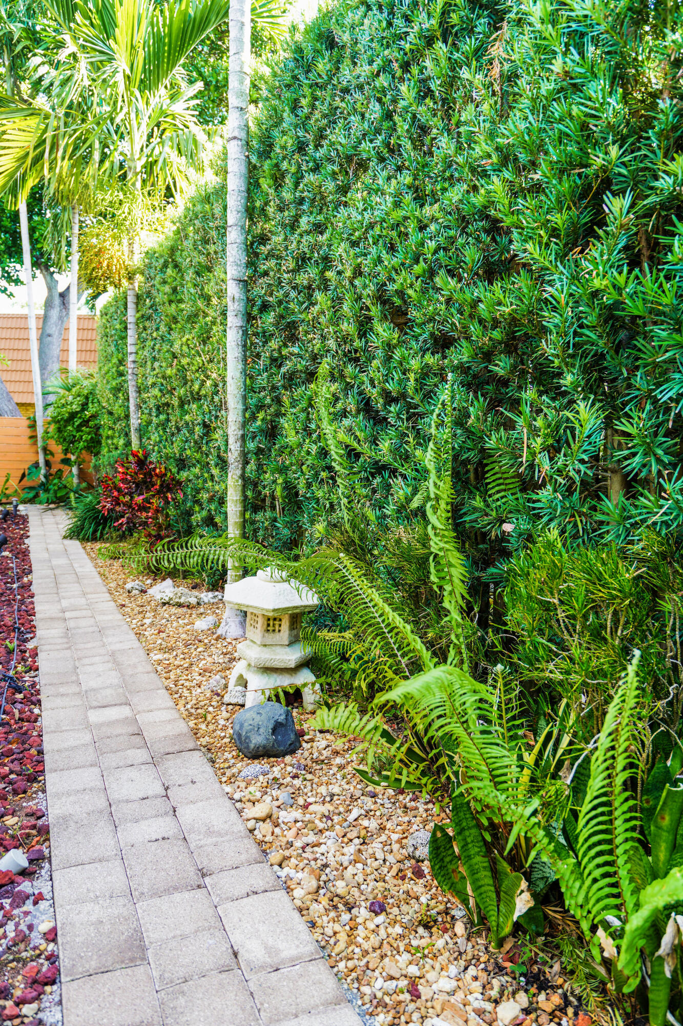 CRYSTAL HEIGHTS - Residential