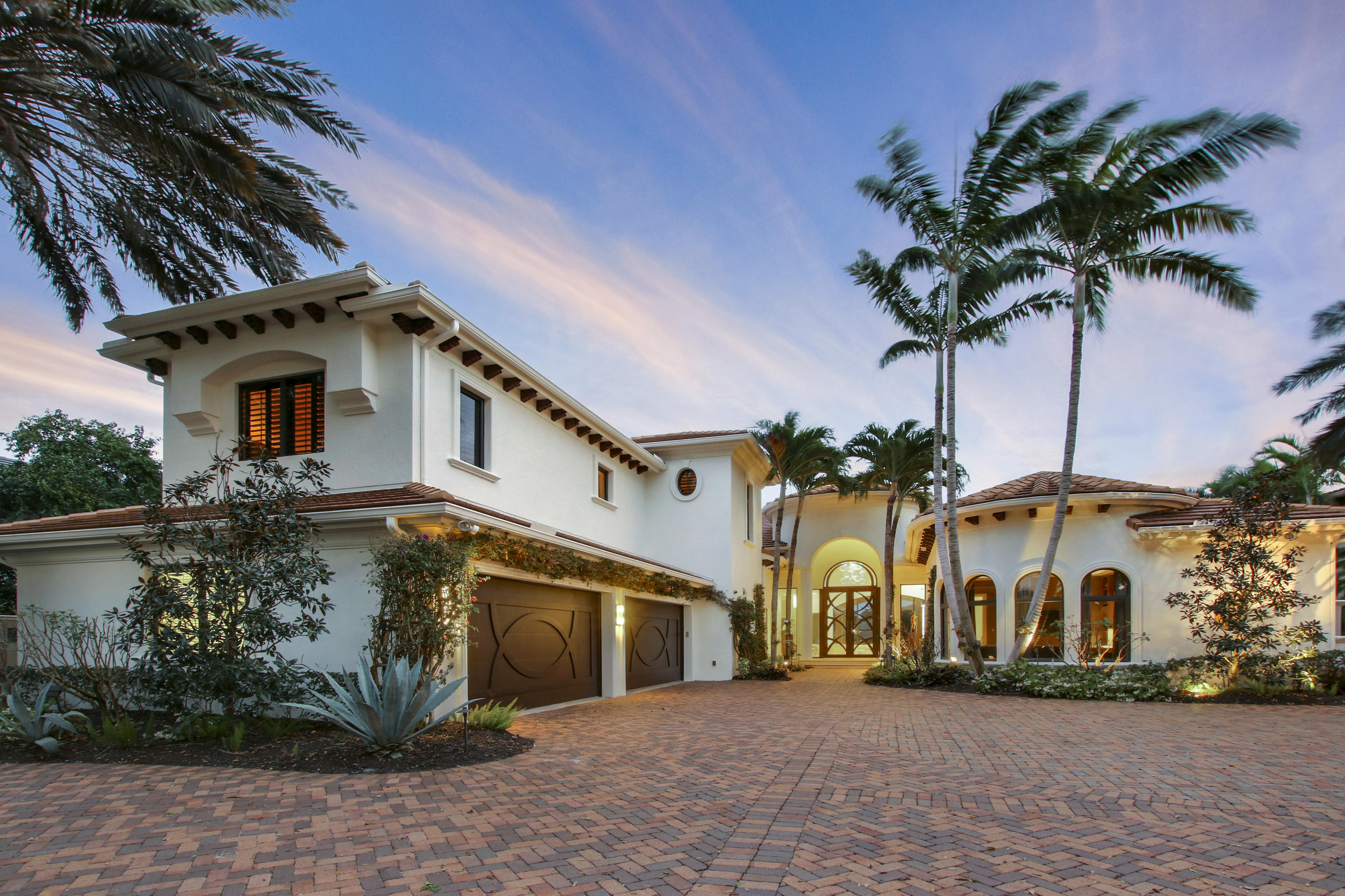 Welcome to 131 Commodore, a multi-award winning custom home situated on an exclusive & quiet cul-de-sac within the gates of South Florida's premier boating and golf community, Admirals Cove. A mere 1/2 mile from The Club, nestled on over a 1/2 acre deep-water lot that can accommodate an 80ft boat, the home features 7,279 square feet under air, 5 bedrooms, club room, 5 full baths, 2 half baths, hurricane impact windows & doors, 4 car garage, European & infinity edged pool & spa, & full generator. Resort style amenities include, a bar in the pool, matching illuminated glass bars both inside an out, poolside fire features, tubular fireplaces inside, screened lanai looking down the open water view with full summer kitchen and alfresco dining. Schedule a showing before its gone! Required golf membership purchase conveys all the first class amenities of Admirals Cove including two spectacular clubhouses, 45 holes of golf, 5 restaurants, 63 slip marina with floating docks, Yacht Club, 13 har tru tennis courts, state of the art fitness, brand new spa, salon and men's barber shop, Covesters kids club and Platinum service.
