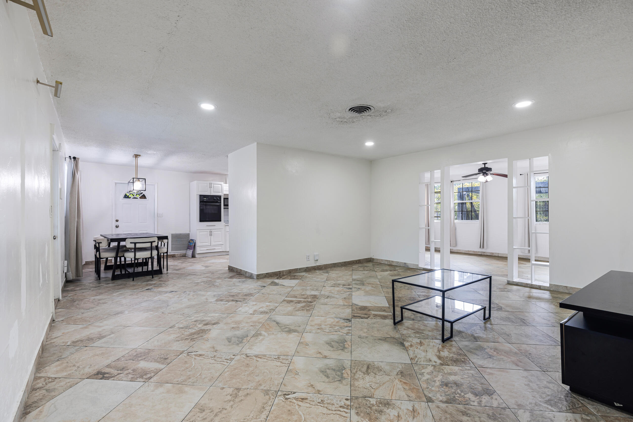 WESTGATE LAKE MANORS - Residential