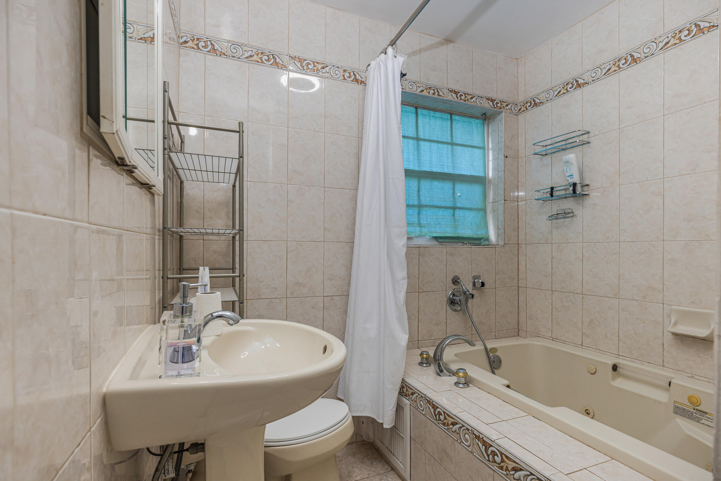 WESTGATE LAKE MANORS - Residential