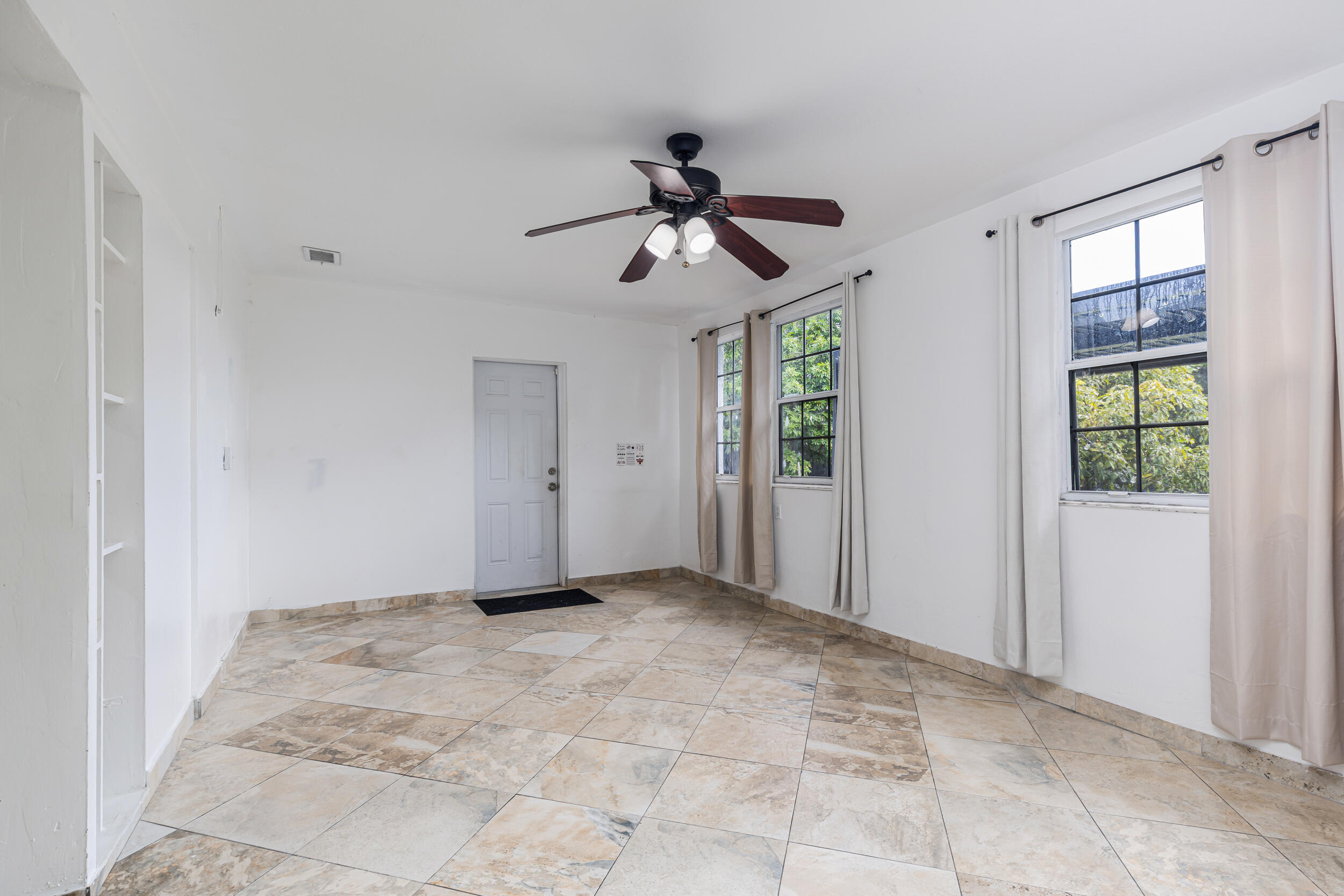 WESTGATE LAKE MANORS - Residential