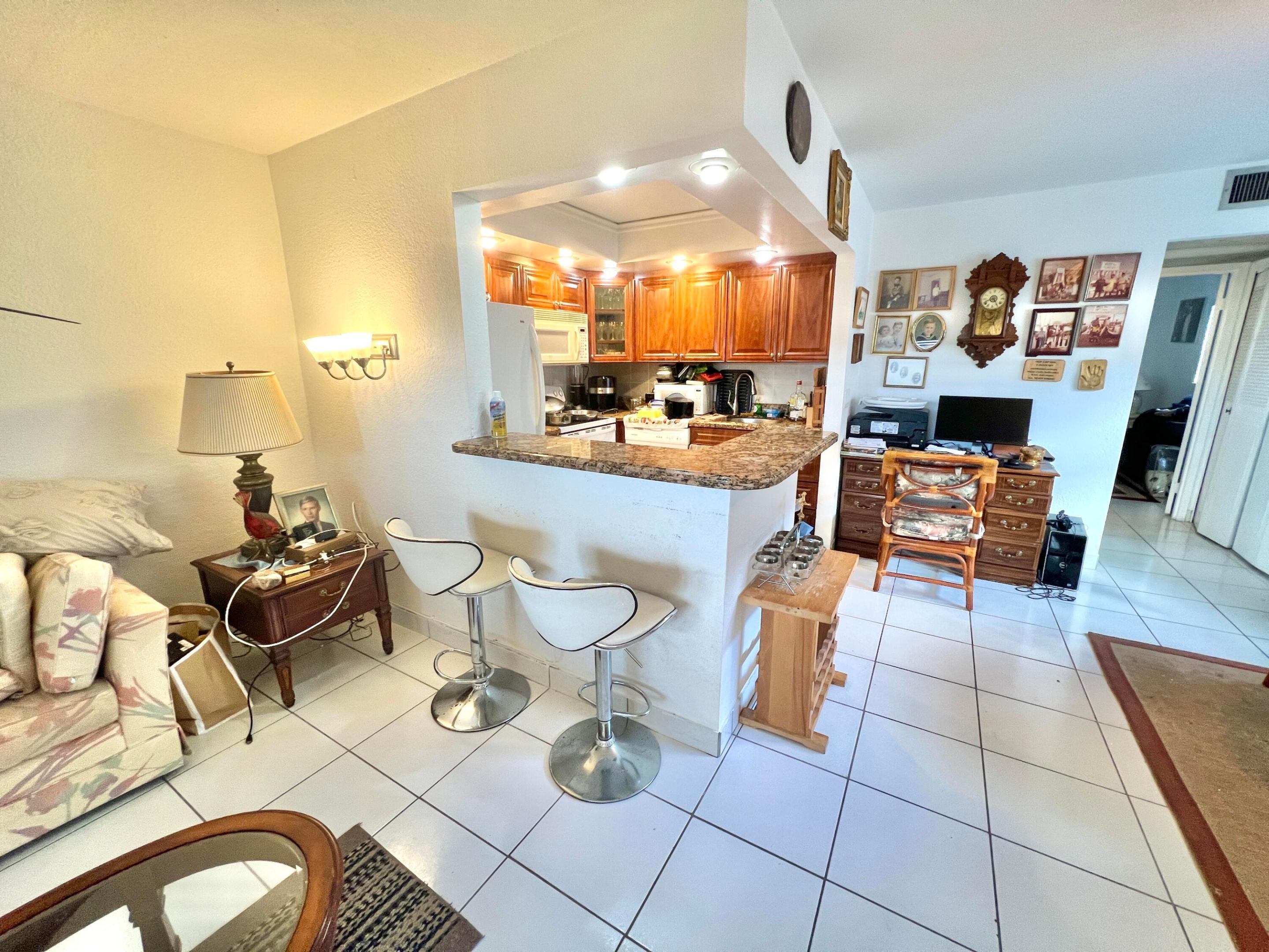 Live the Florida lifestyle in this 1 bedroom 2.5 bath apartment home, just a mile from the beach & downtown Delray with a golf club on the development and in a gated community with security guard. There's tennis, huge club house with restaurant, and a dozen clubs.