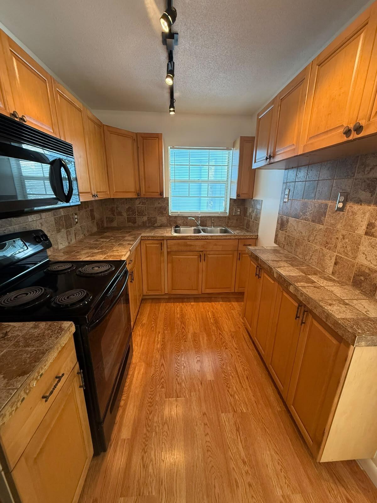 KENTWOOD OF WEDGEWOOD CONDO - Residential