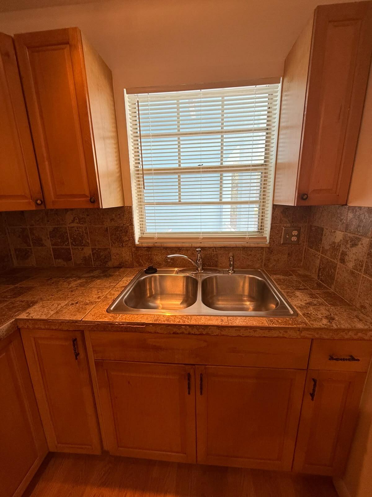 KENTWOOD OF WEDGEWOOD CONDO - Residential
