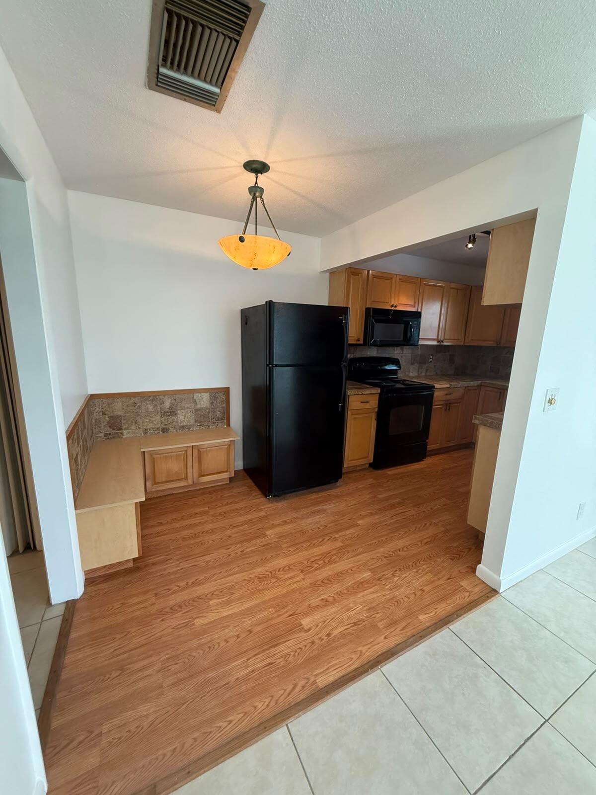 KENTWOOD OF WEDGEWOOD CONDO - Residential