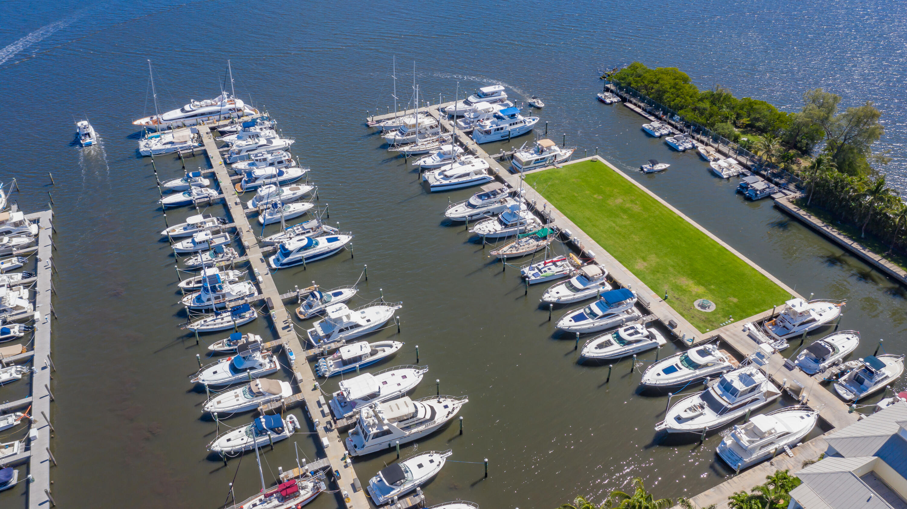 MOORINGS AT LANTANA CONDO 3 - Residential