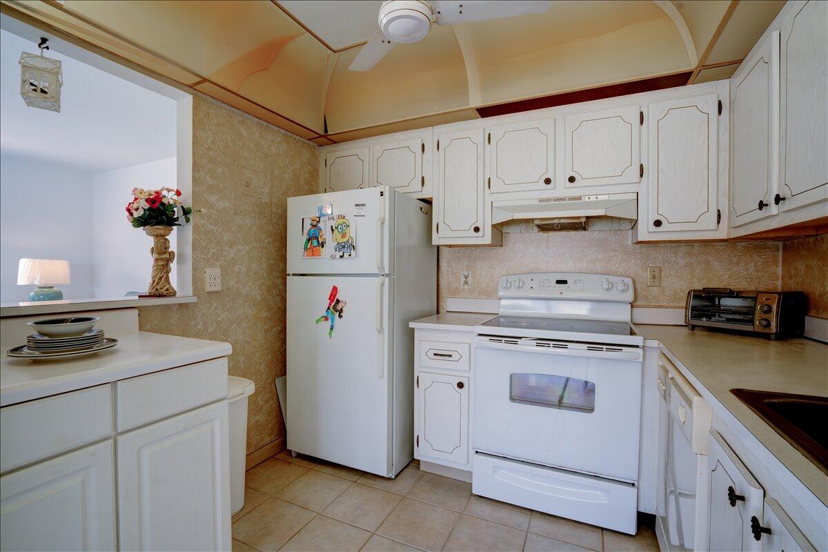 KINGS POINT SAXONY CONDOS - Residential