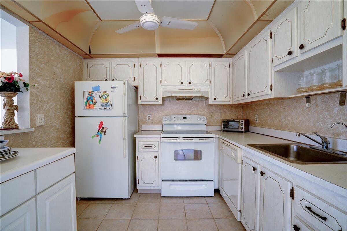KINGS POINT SAXONY CONDOS - Residential