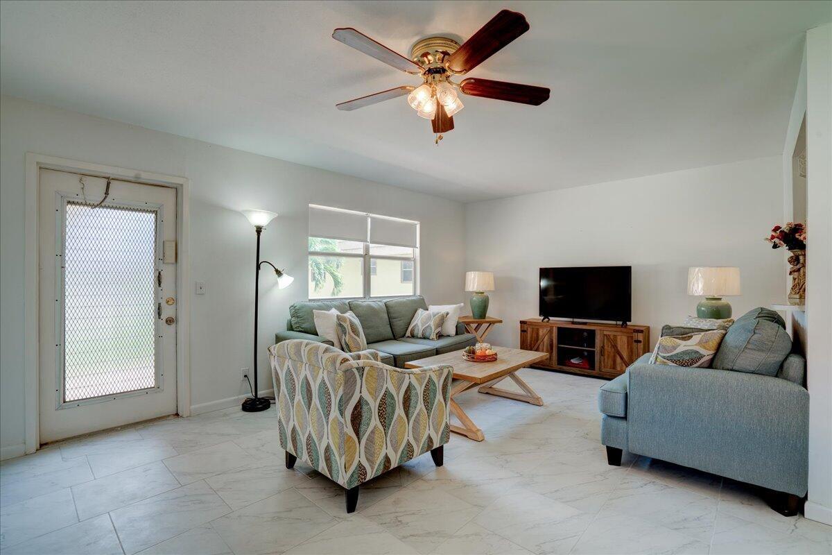 KINGS POINT SAXONY CONDOS - Residential